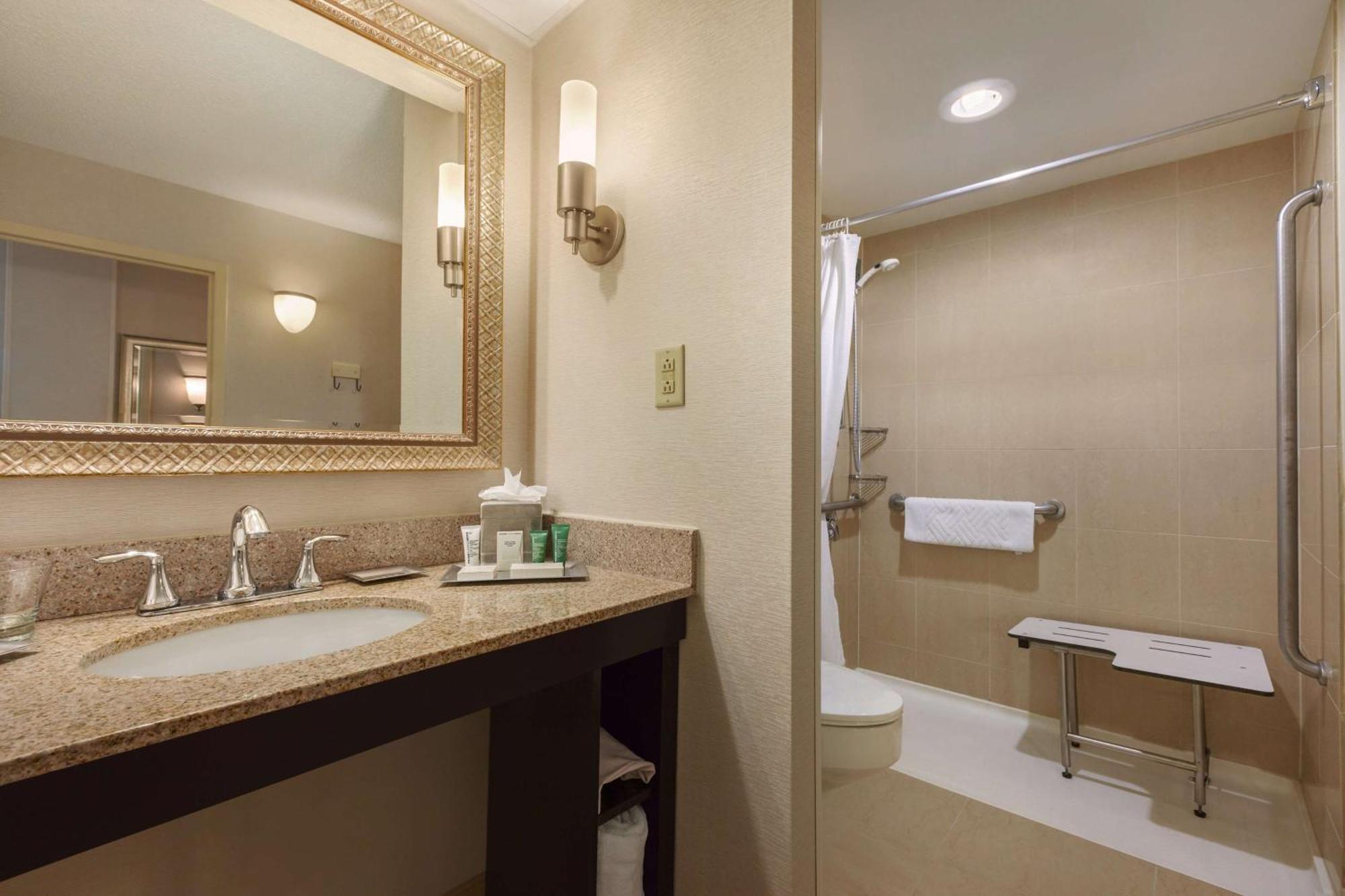 Hilton Fort Wayne At The Grand Wayne Centro de Convenciones Hotel Exterior foto